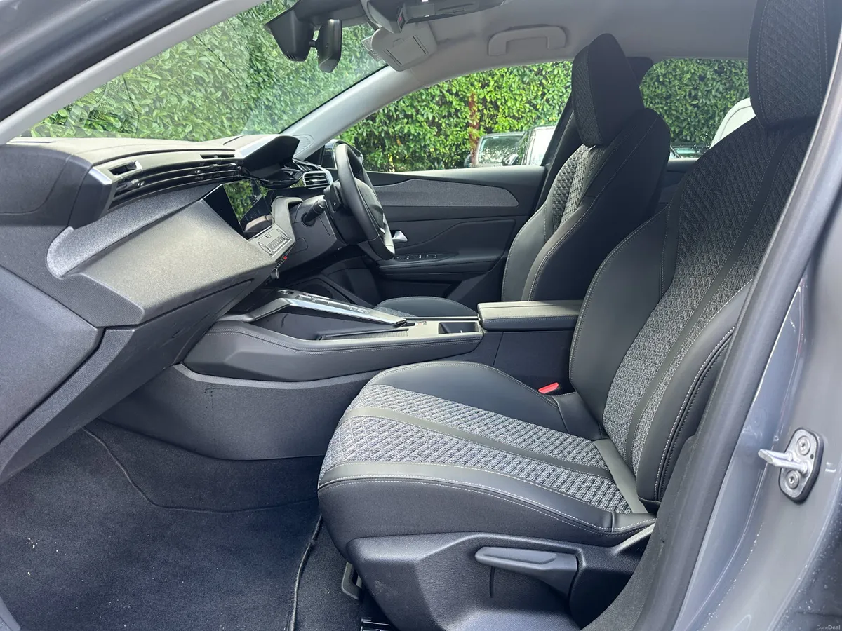 Peugeot 308 1.2 Hybrid 145BHP e-DCS6 Allure - Image 5