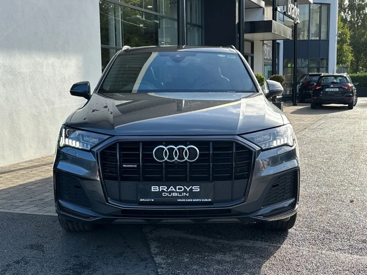 Audi Q7 45 TDI S Line Black Edition ***7 Seats***P - Image 2