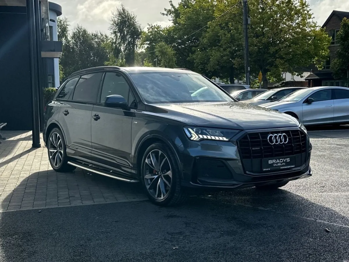 Audi Q7 45 TDI S Line Black Edition ***7 Seats***P - Image 3