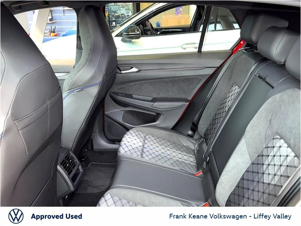 Volkswagen Golf *NEARLY NEW* R-LINE AUTO 1.5 TSI M - Image 6