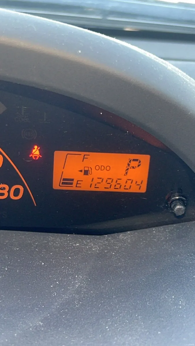 Toyota Vitz 2010 - Image 2