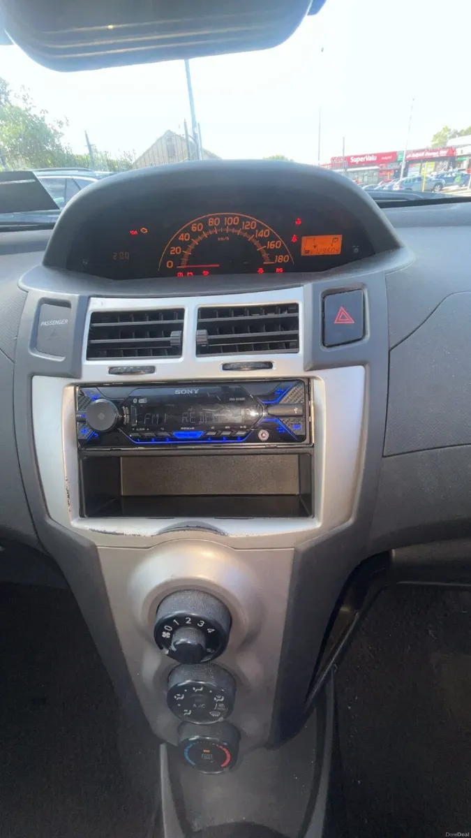 Toyota Vitz 2010 - Image 4