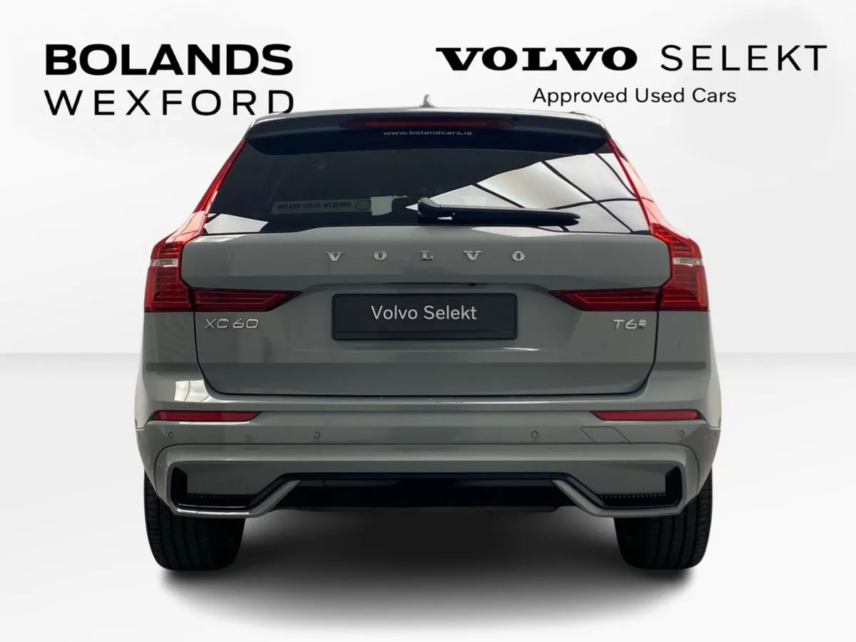 Volvo XC60 T6 AWD PHEV Plus Dark - Image 3