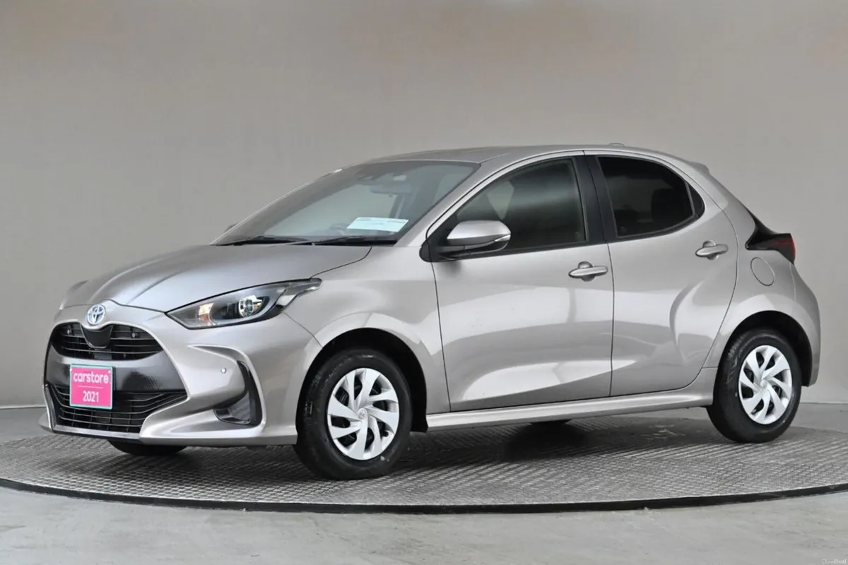 Toyota Yaris 1.5 PETROL HYBRID **REVERSE CAM**PARK - Image 4