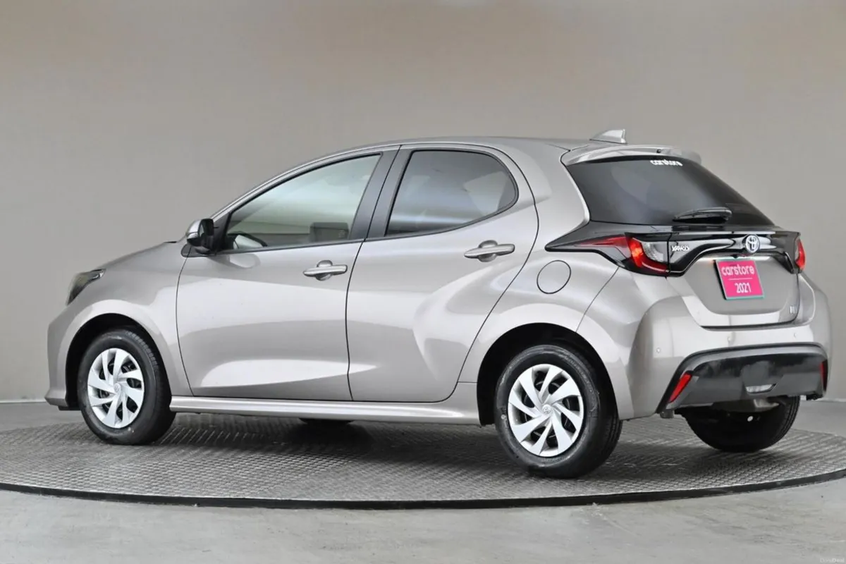 Toyota Yaris 1.5 PETROL HYBRID **REVERSE CAM**PARK - Image 6