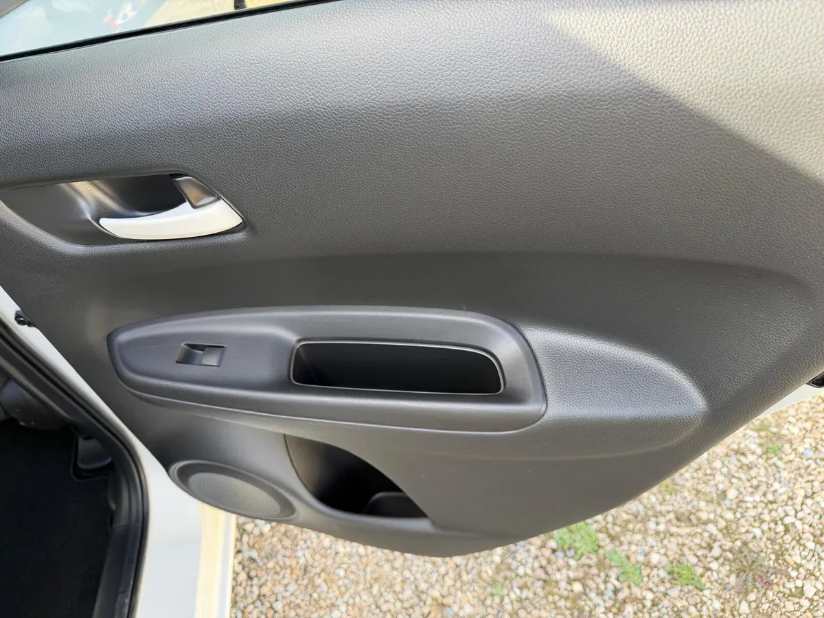 HONDA FIT 2020 31000 KM ONLY - Image 5