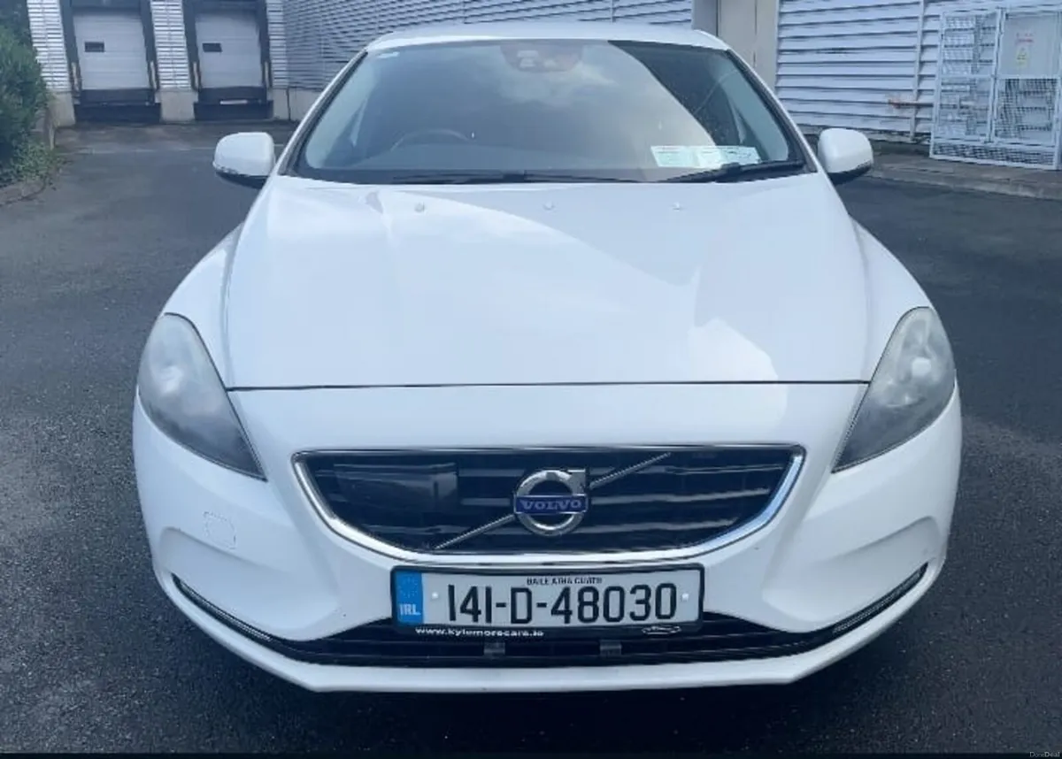 Volvo V40  Automatic  2014 - Image 3
