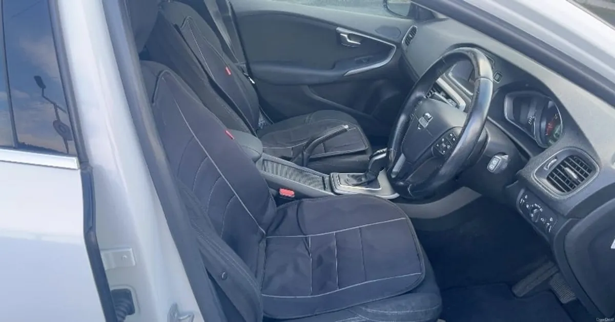 Volvo V40  Automatic  2014 - Image 6