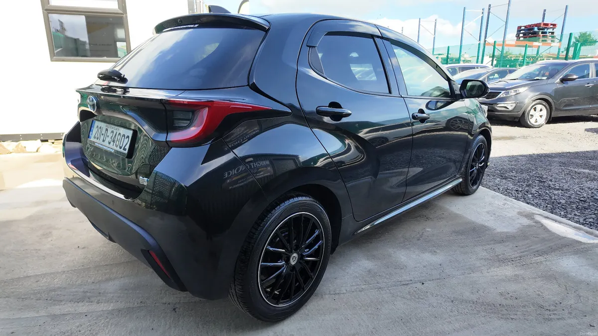 2020 Toyota Yaris 1.5 Hybrid TOP SPEC - Image 5