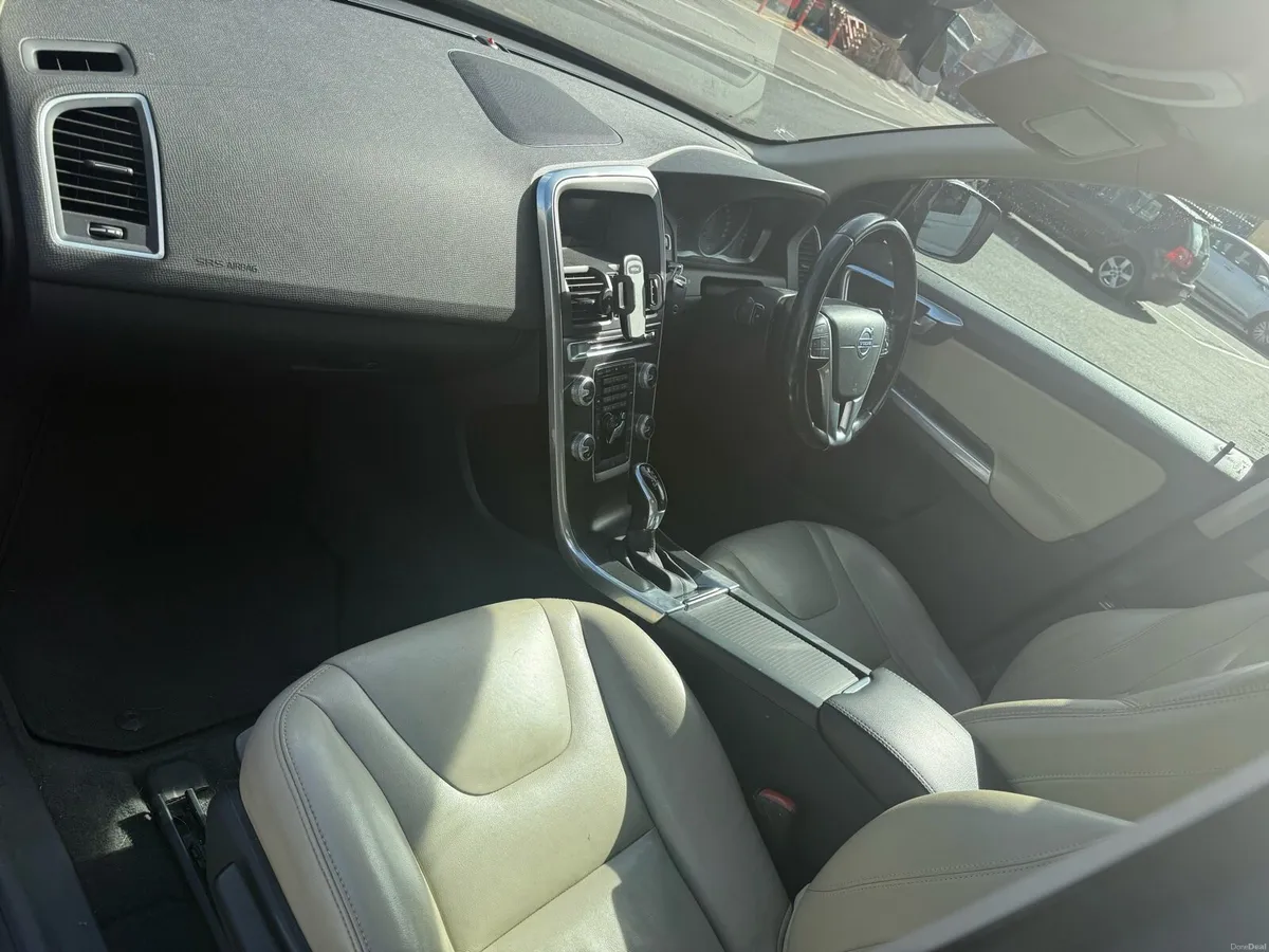 2015 VOLVO XC60 **AUTOMATIC**HIGH SPEC** - Image 6