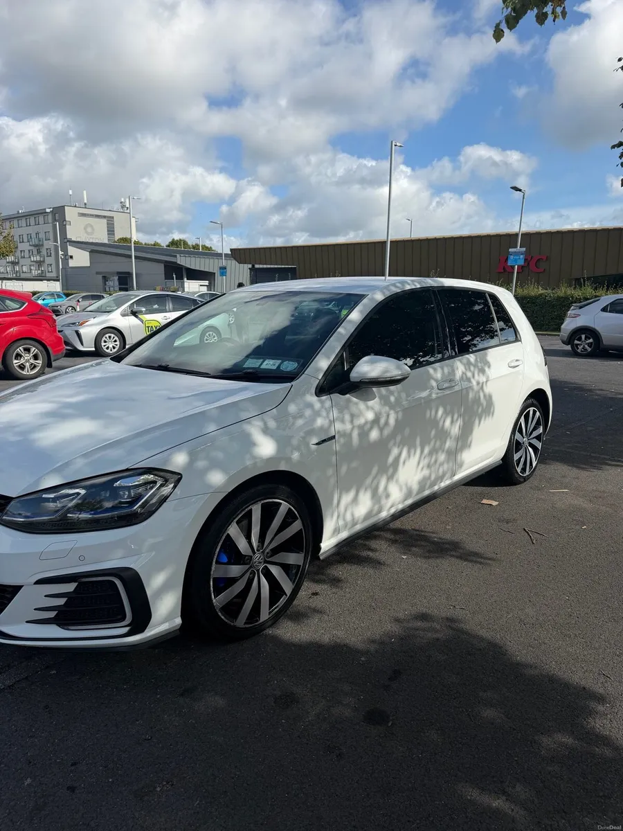 Volswagen Golf GTE - Image 2