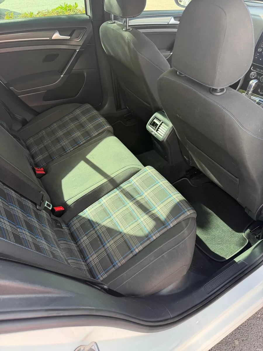 Volswagen Golf GTE - Image 5