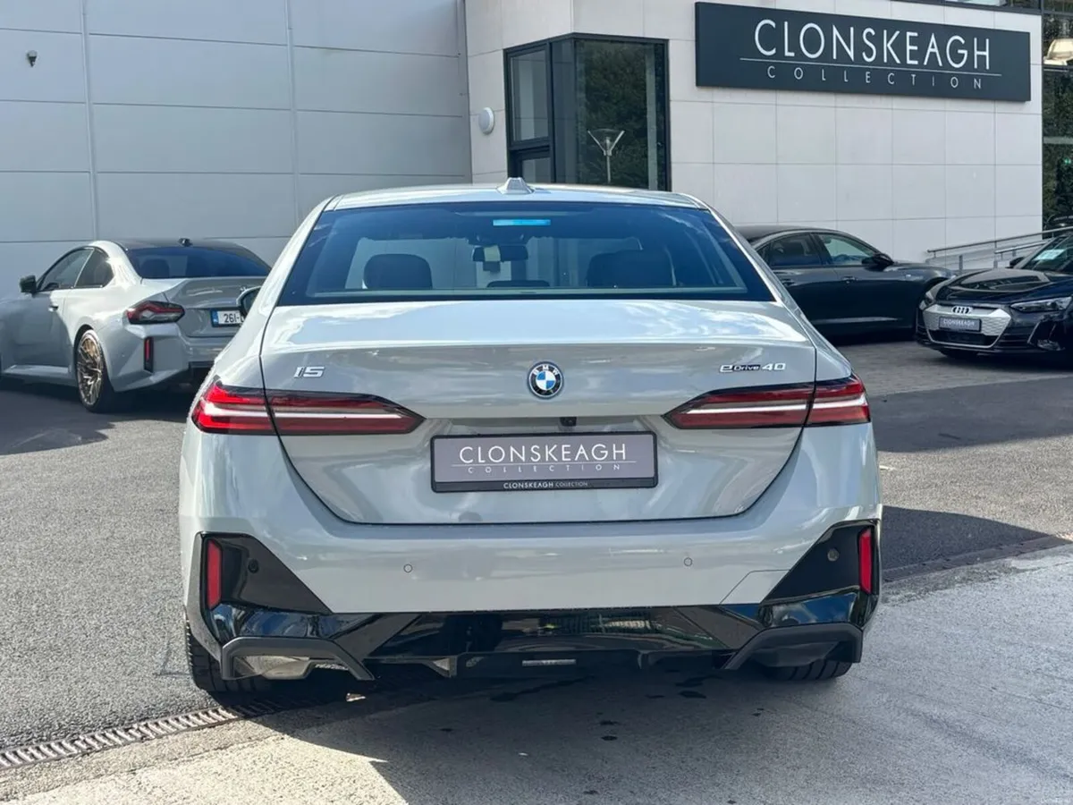 BMW i5 EDRIVE40 M SPORT - Image 6