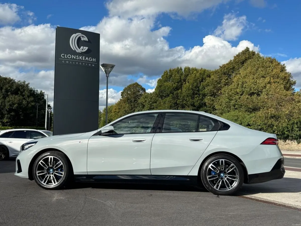 BMW i5 EDRIVE40 M SPORT - Image 4