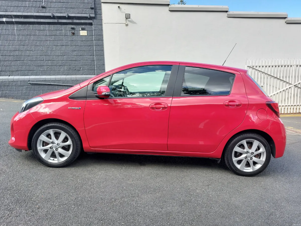 Toyota Yaris 2016 1.5 HYBRID AUTOMATIC - Image 4