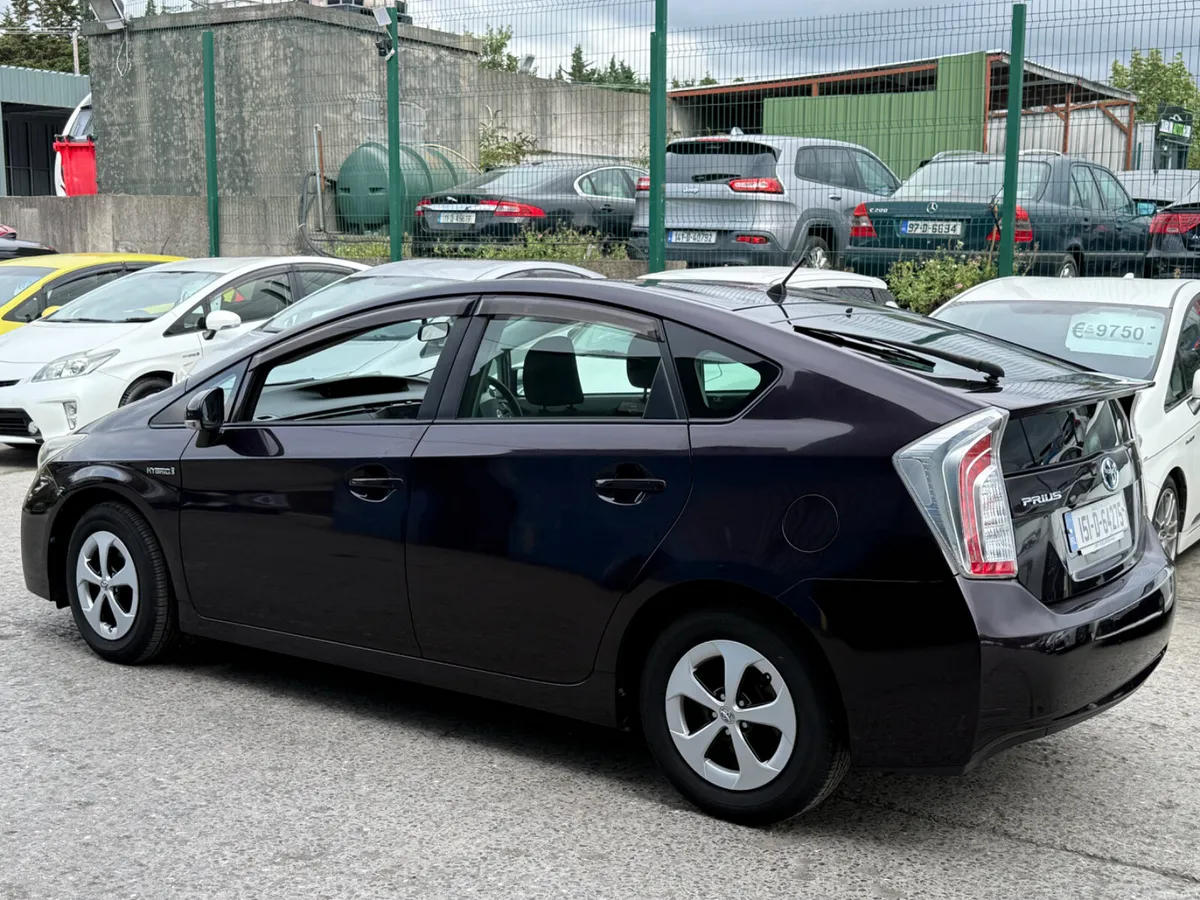 2015 Toyota Prius Hybrid Auto/ Car Play - Image 5