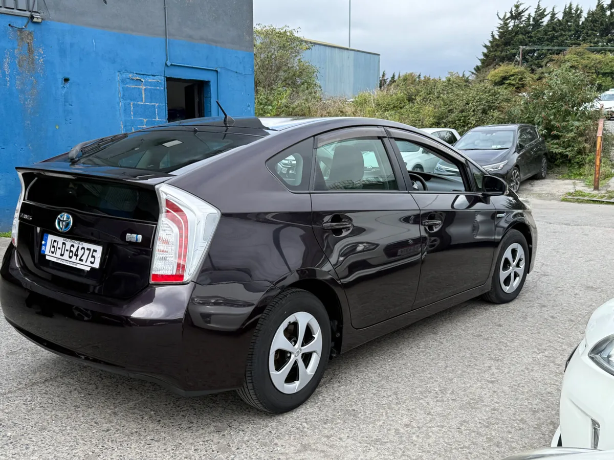 2015 Toyota Prius Hybrid Auto/ Car Play - Image 3