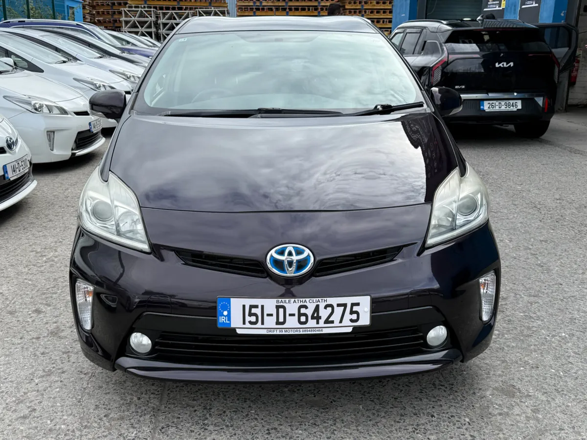 2015 Toyota Prius Hybrid Auto/ Car Play - Image 2