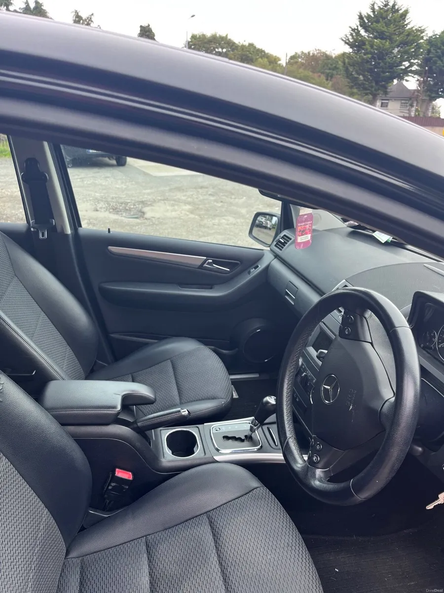 Mercedes-Benz A-Class 2011 - Image 2
