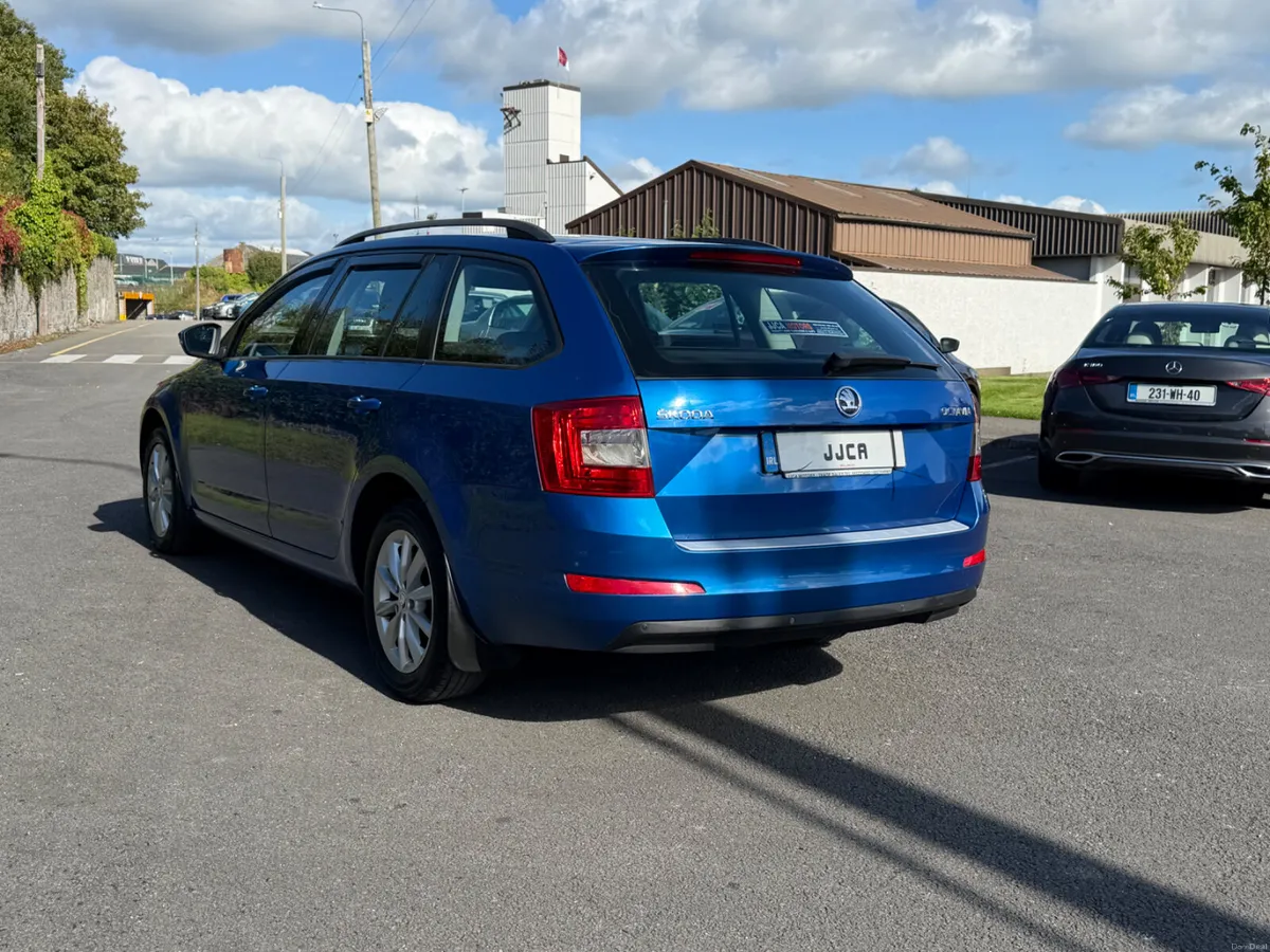 ABSOLUTELY IMMACULATE 2016 (162) DIESEL OCTAVIA - Image 5