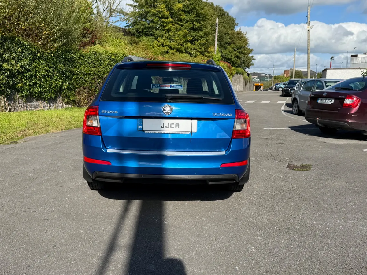 ABSOLUTELY IMMACULATE 2016 (162) DIESEL OCTAVIA - Image 6