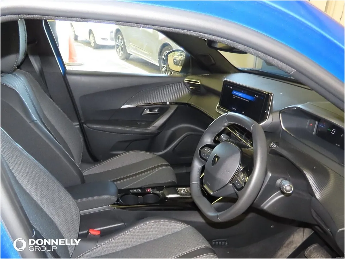 Peugeot 2008 100kW Allure 50kWh 5dr Auto - Image 3