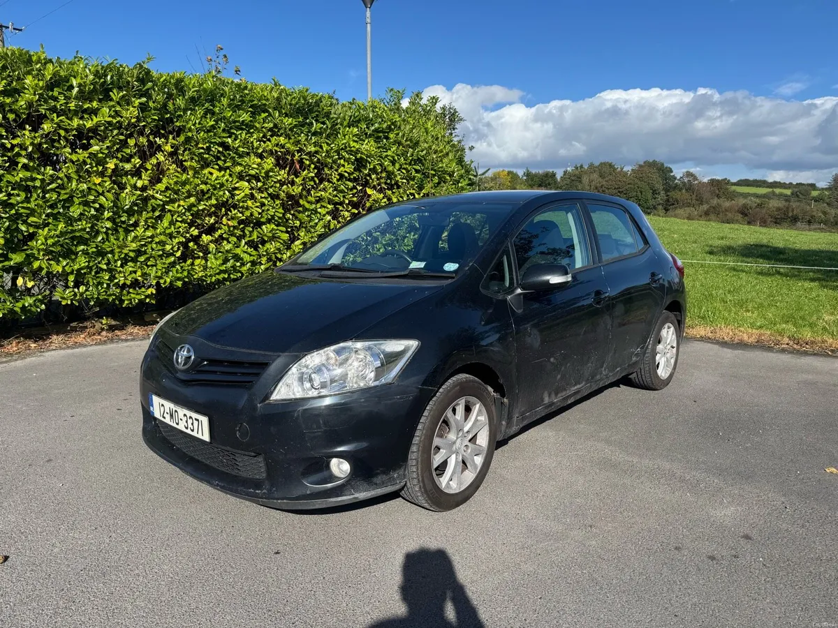 2012 Toyota Auris - Image 2