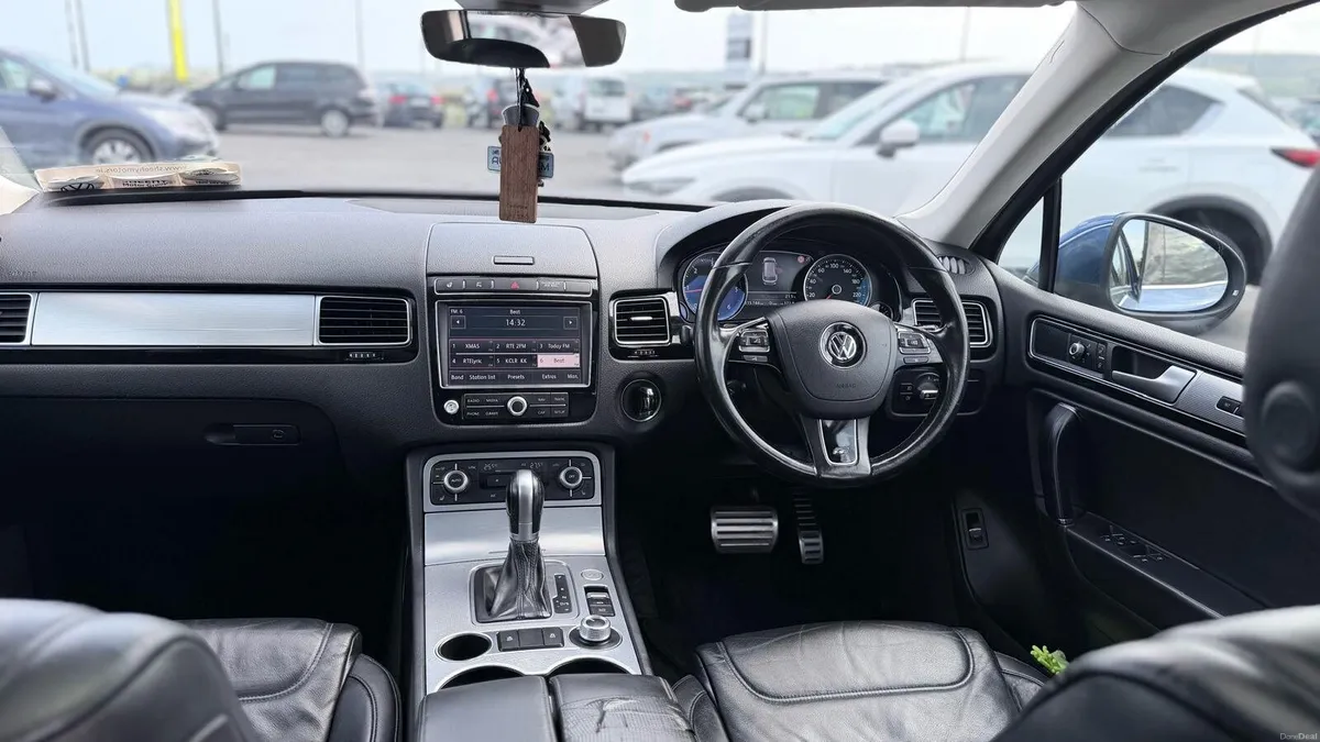 Volkswagon Touareg 3lt v6 r line - Image 4