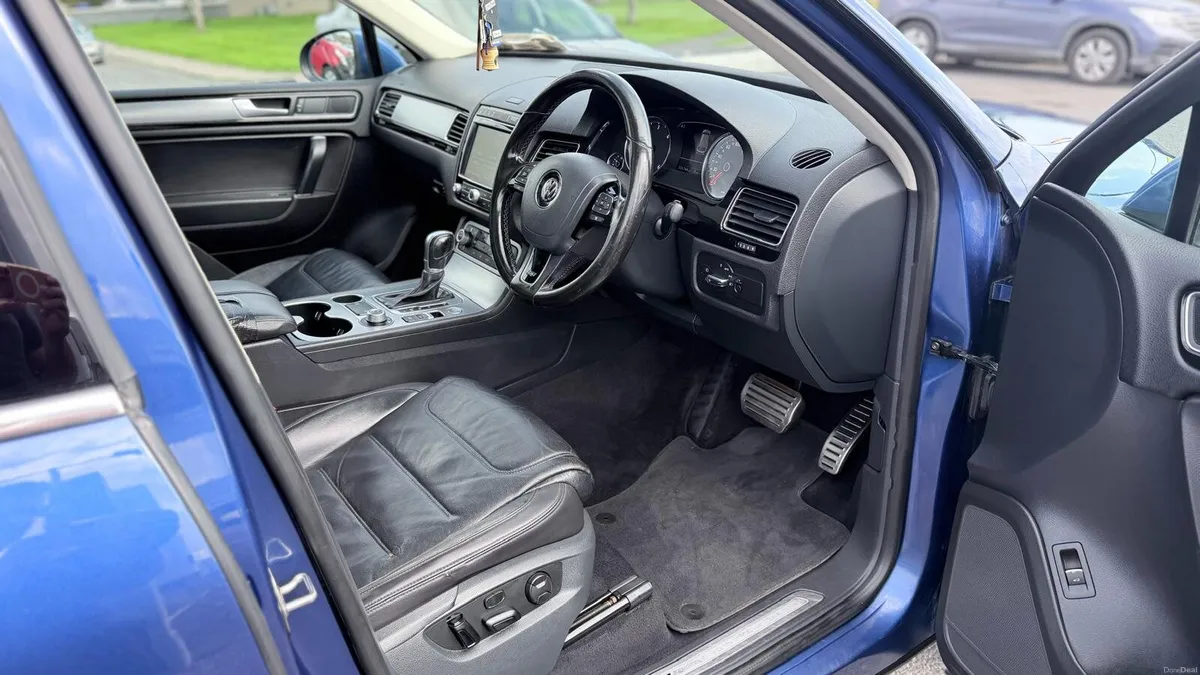 Volkswagon Touareg 3lt v6 r line - Image 2