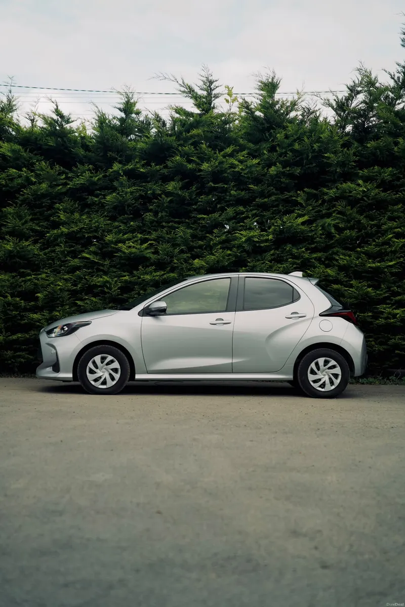 Toyota Yaris 1.5 Hybrid 2023 | Stylish & Efficient - Image 2