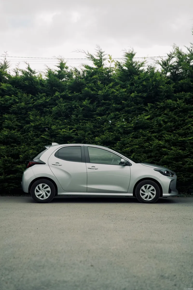 Toyota Yaris 1.5 Hybrid 2023 | Stylish & Efficient - Image 4