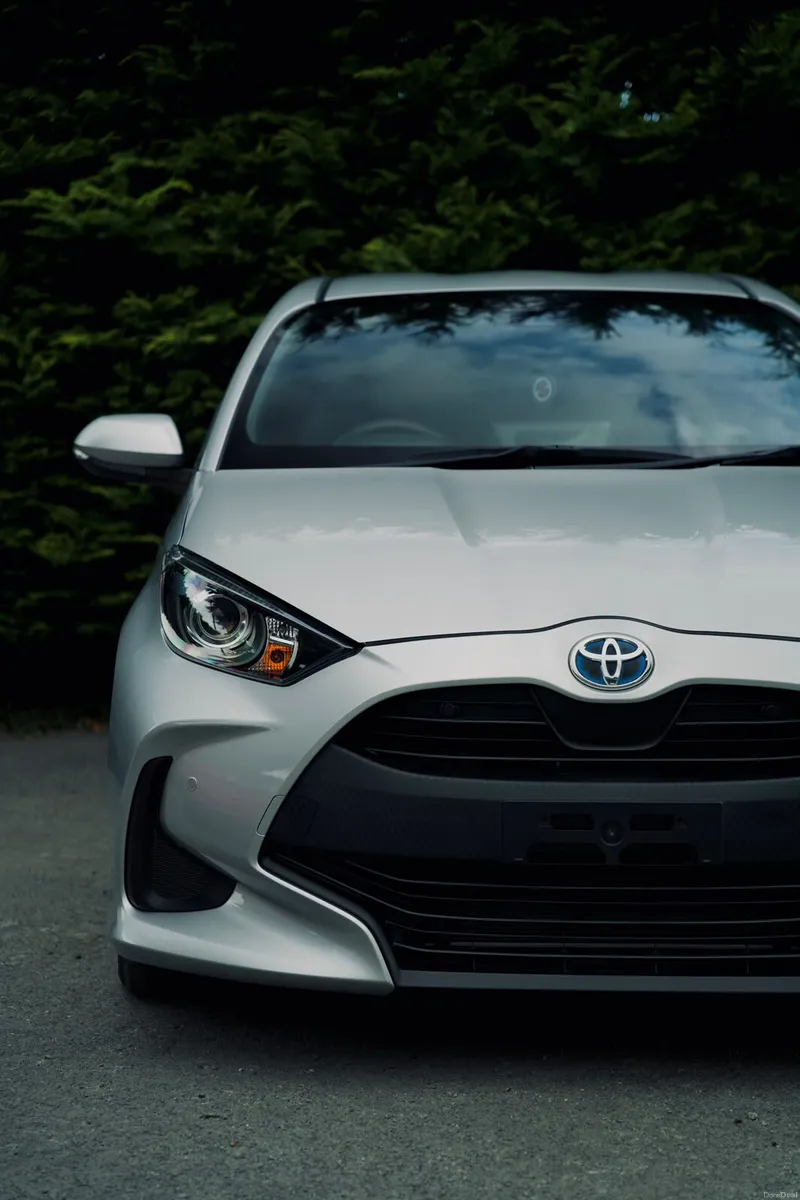 Toyota Yaris 1.5 Hybrid 2023 | Stylish & Efficient - Image 6