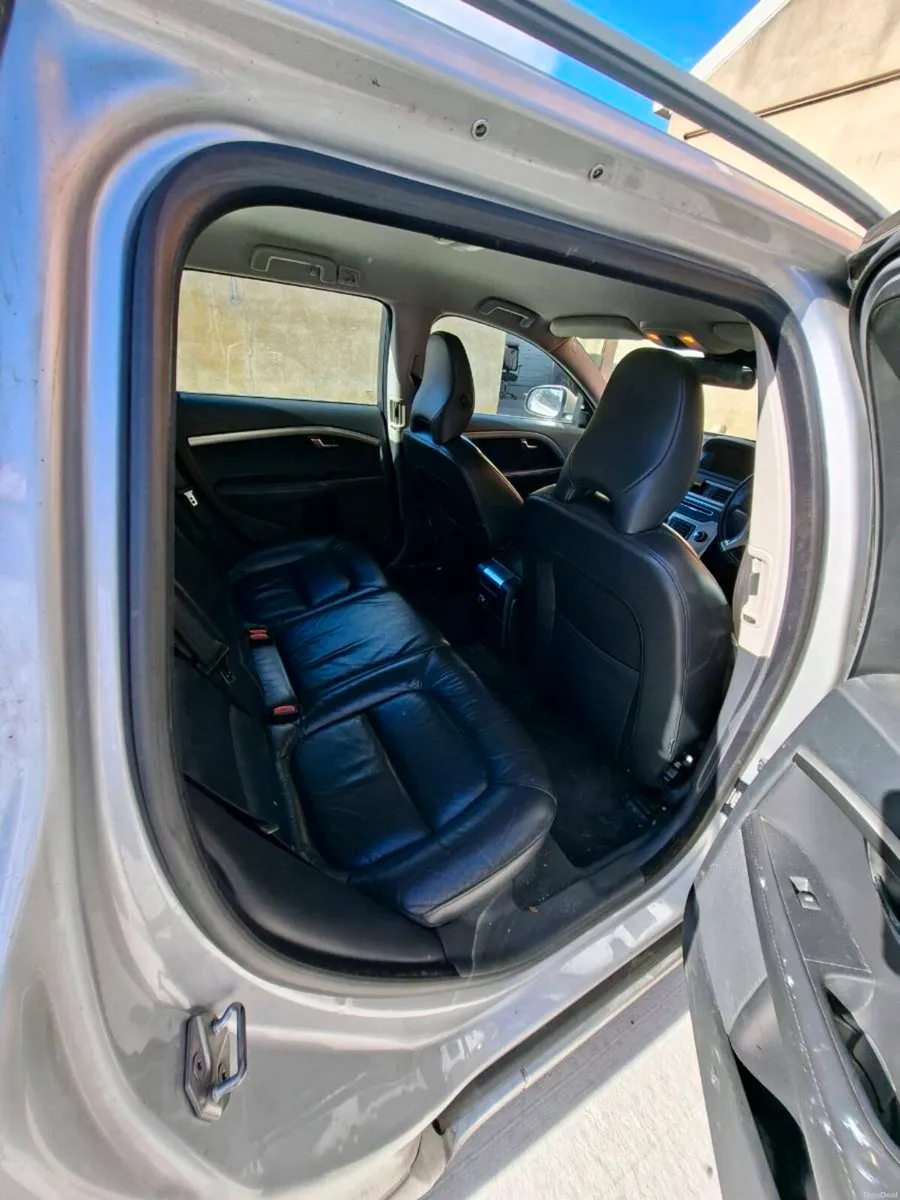 2014 Volvo V70 - Image 4