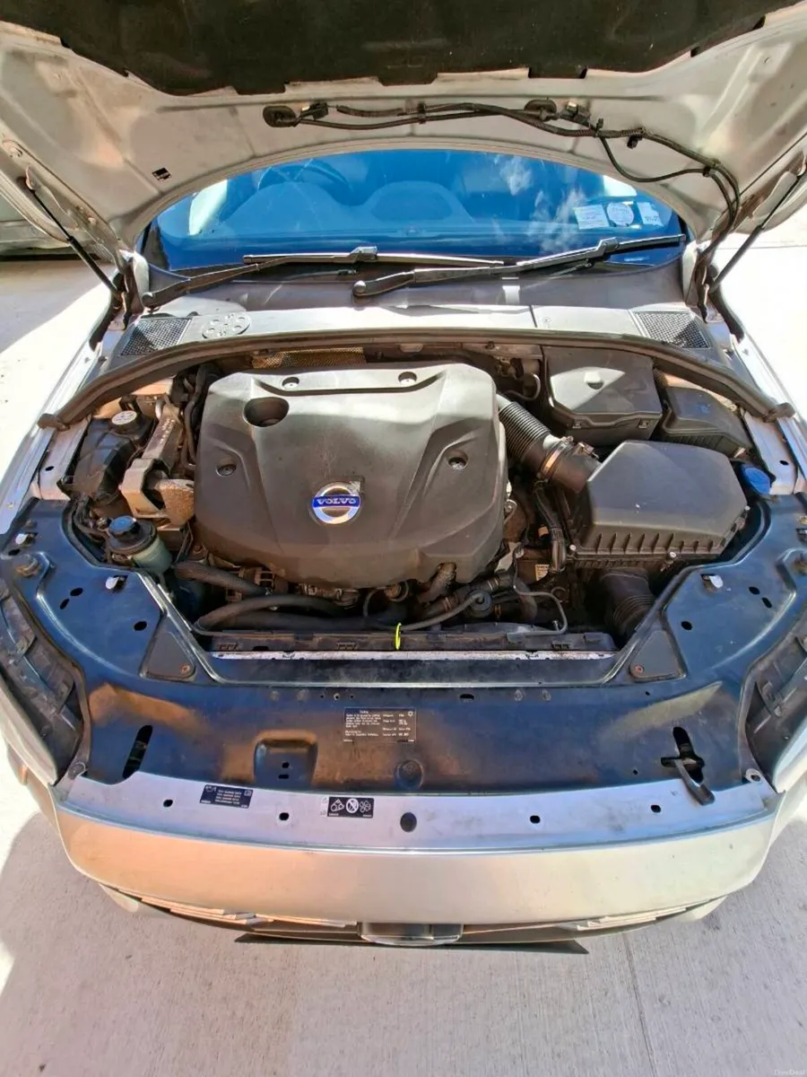 2014 Volvo V70 - Image 5