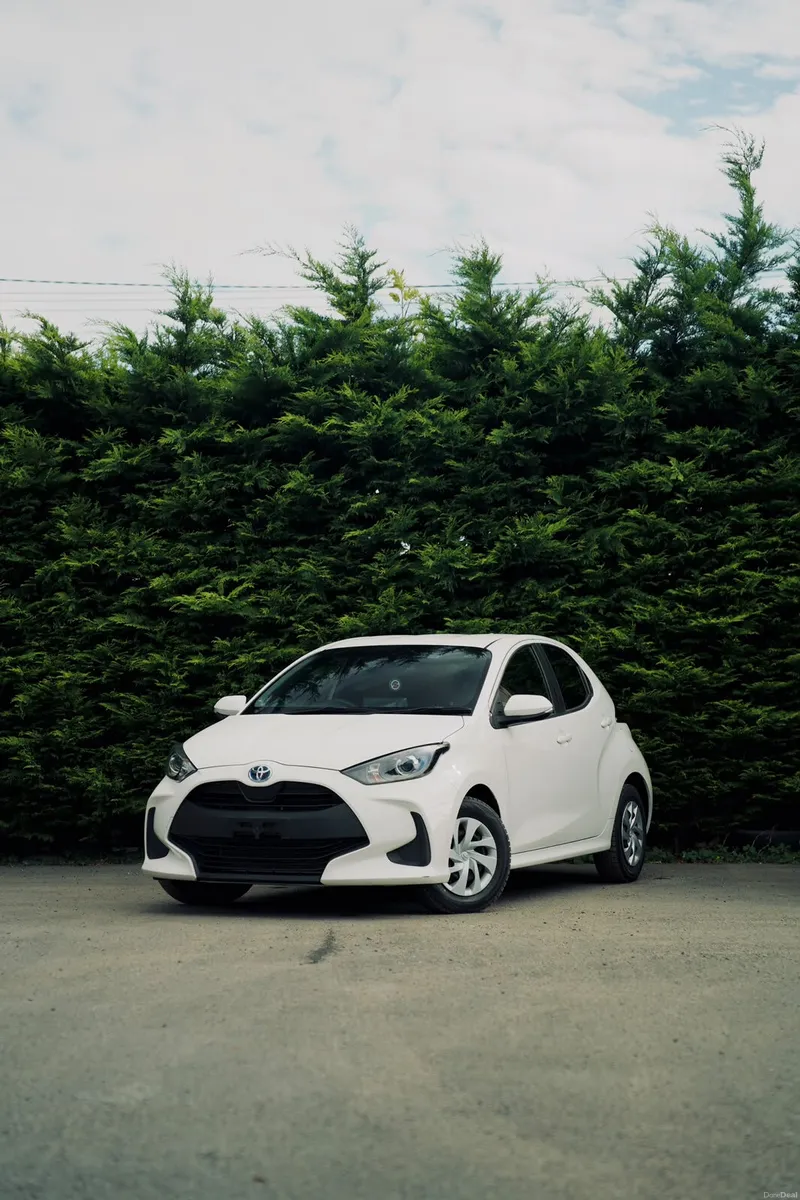 Toyota Yaris 1.5 Hybrid 2023 | Stylish & Efficient - Image 1