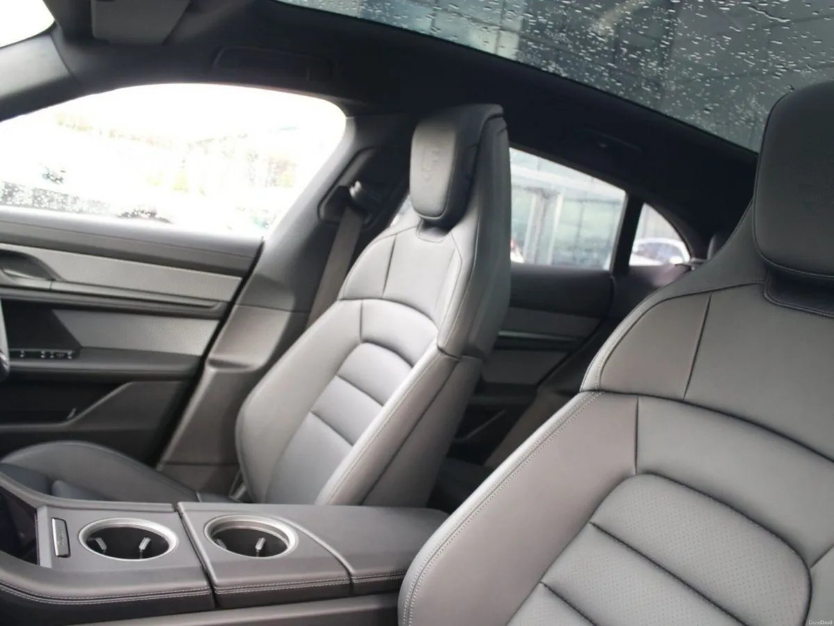Porsche Taycan 4S Cross Turismo - Image 5
