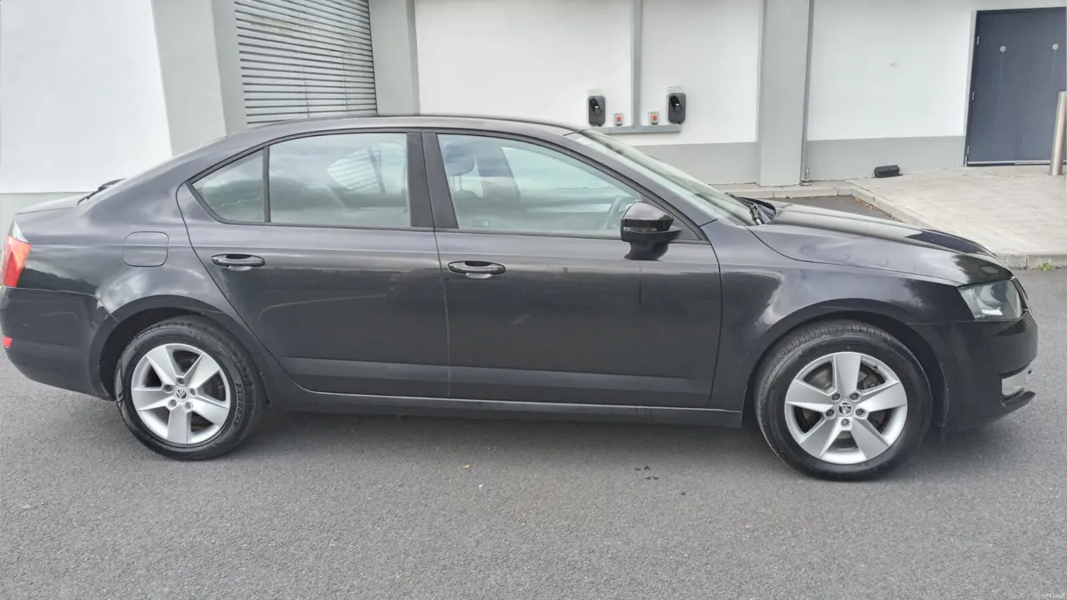 SKODA OCTAVIA / 2013 / 1.6 DIESEL / MANUAL - Image 4