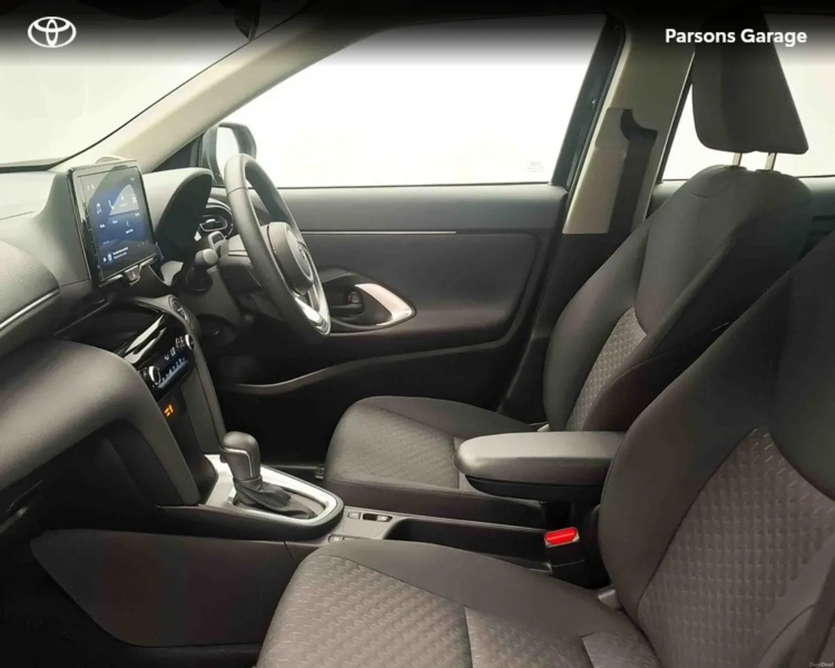 Toyota Yaris Cross YARIS CROSS LUNA - Image 6