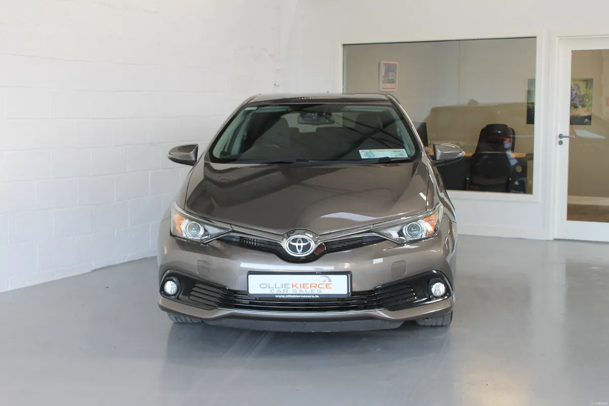 Toyota Auris 2017 SOL D4D Low Kms Finance arranged - Image 2