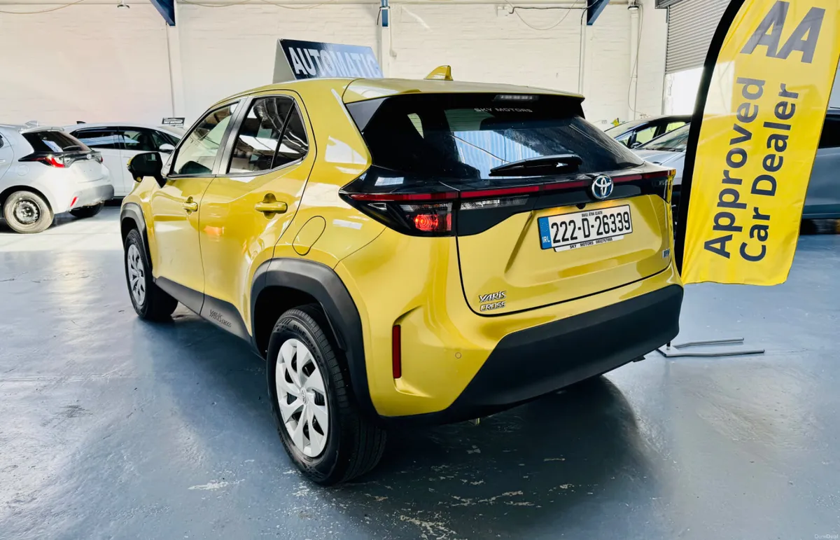 2022 Toyota Yaris Cross 1.5 Hybrid Automatic - Image 3