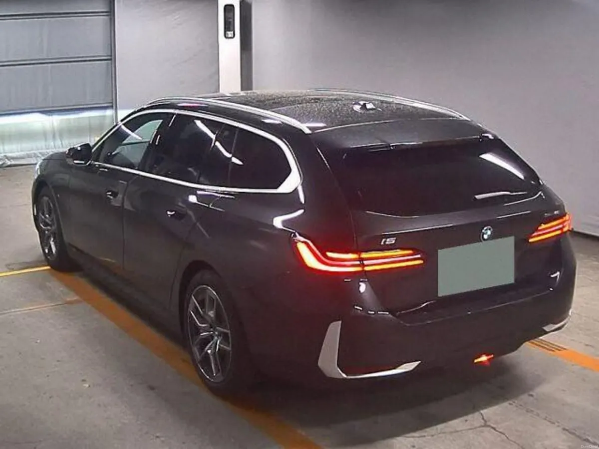 Bmw i5 M60 Touring - Image 2