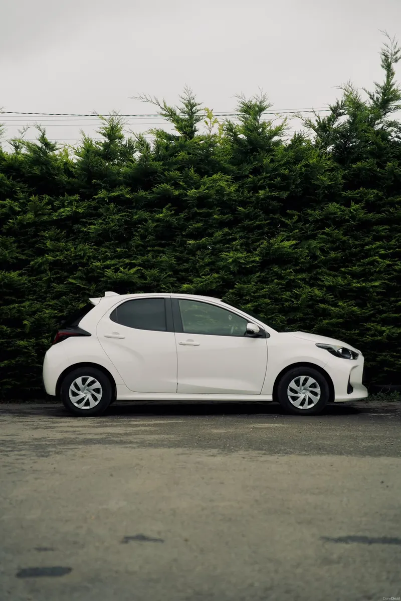 Toyota Yaris 1.5 Hybrid 2023 | Stylish & Efficient - Image 4