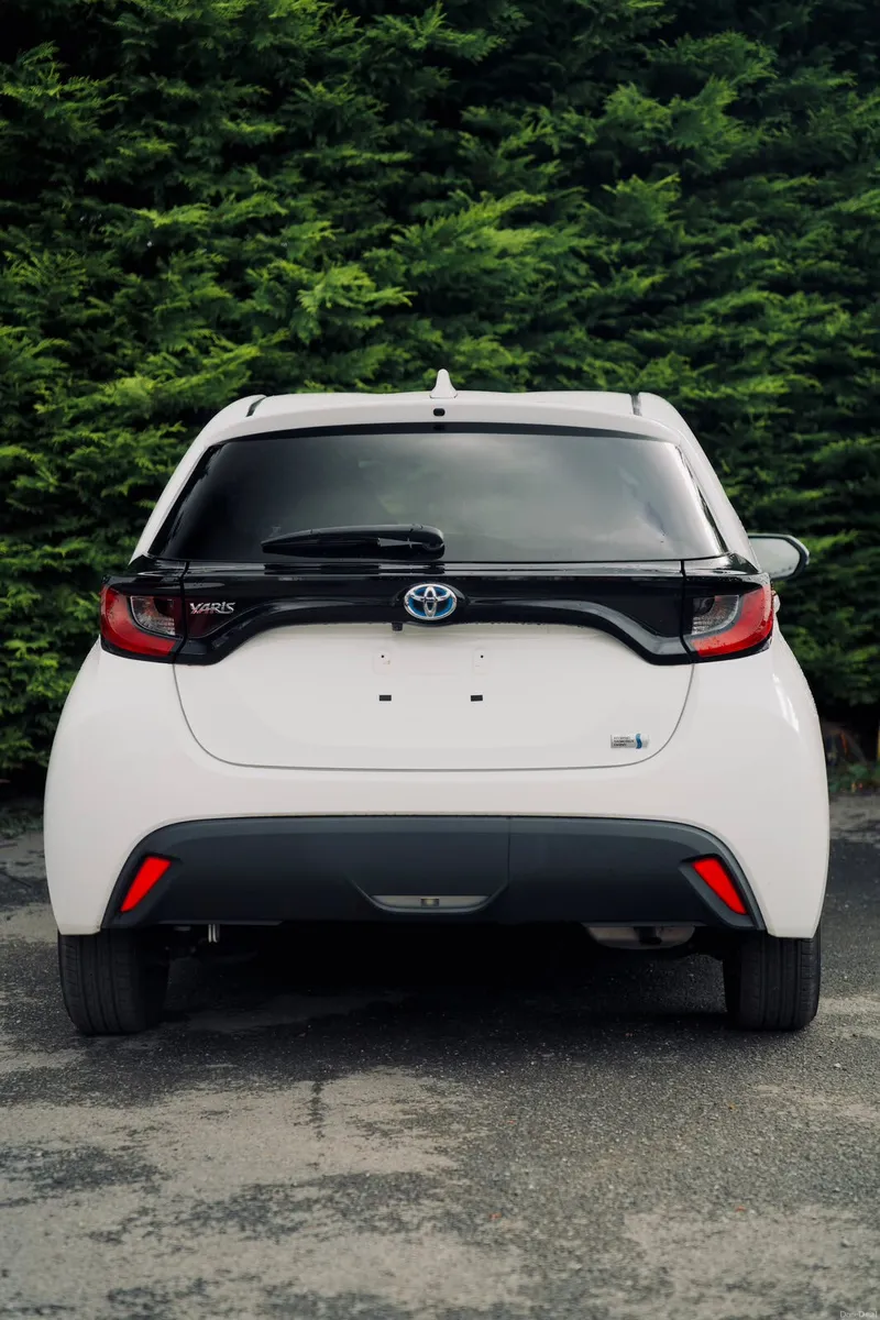 Toyota Yaris 1.5 Hybrid 2023 | Stylish & Efficient - Image 6