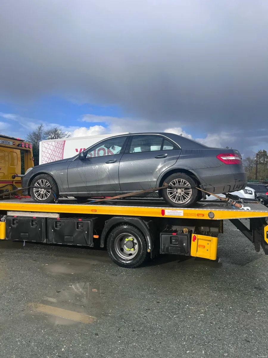 2011 E200 W212 (timing chain gone) - Image 1