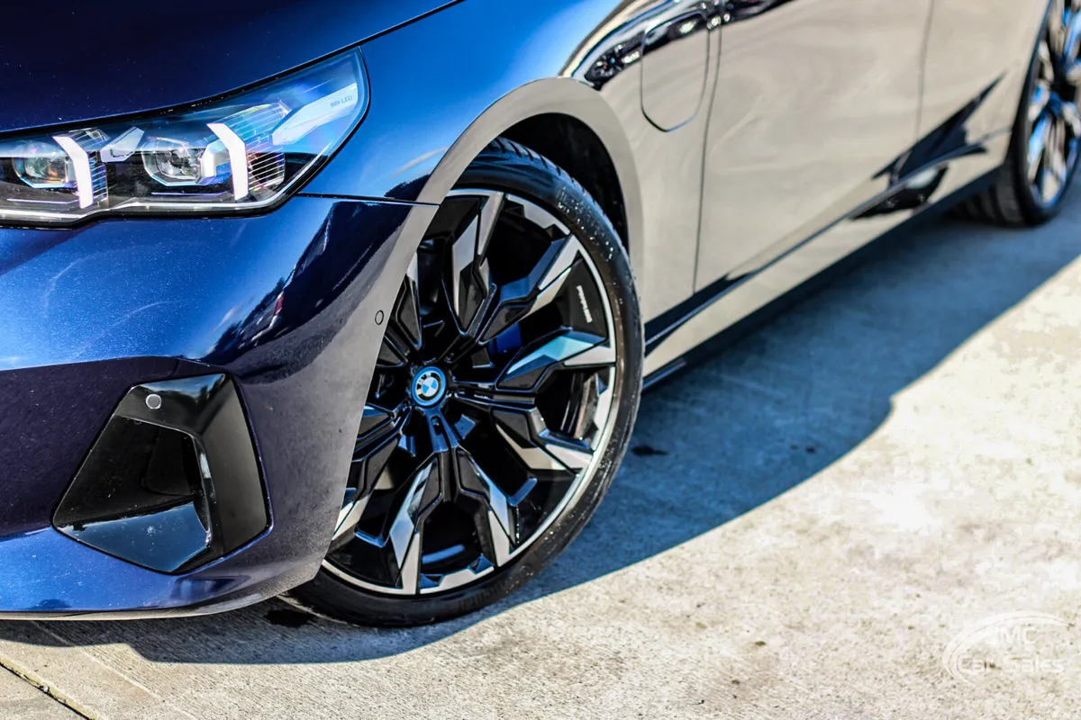 2024 BMW 5 SERIES PRO PACK LCI - Image 3