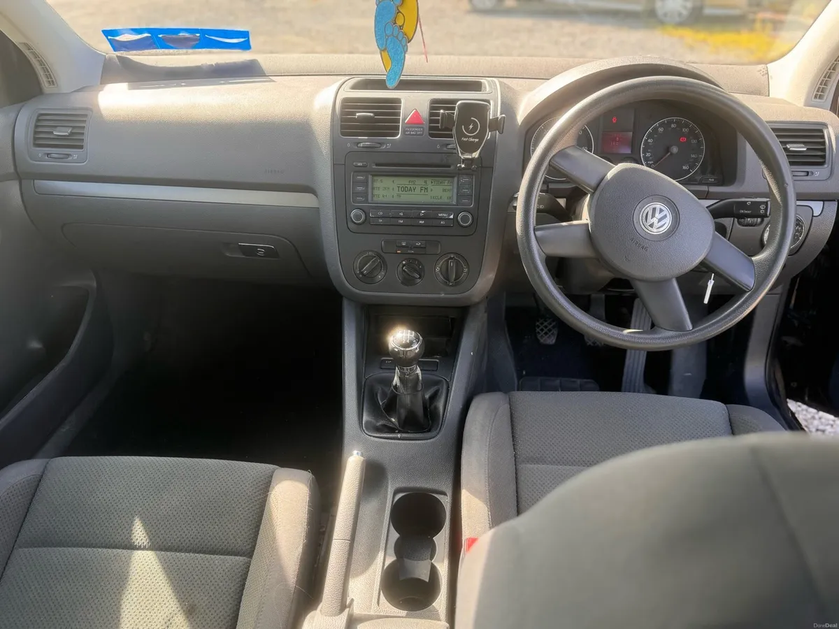 2004 Volkswagen Golf - Image 6