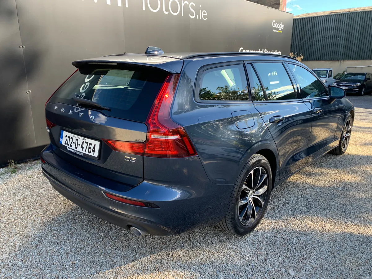 VOLVO V60 2.0 D3 MOMENTUM ESTATE - Image 3