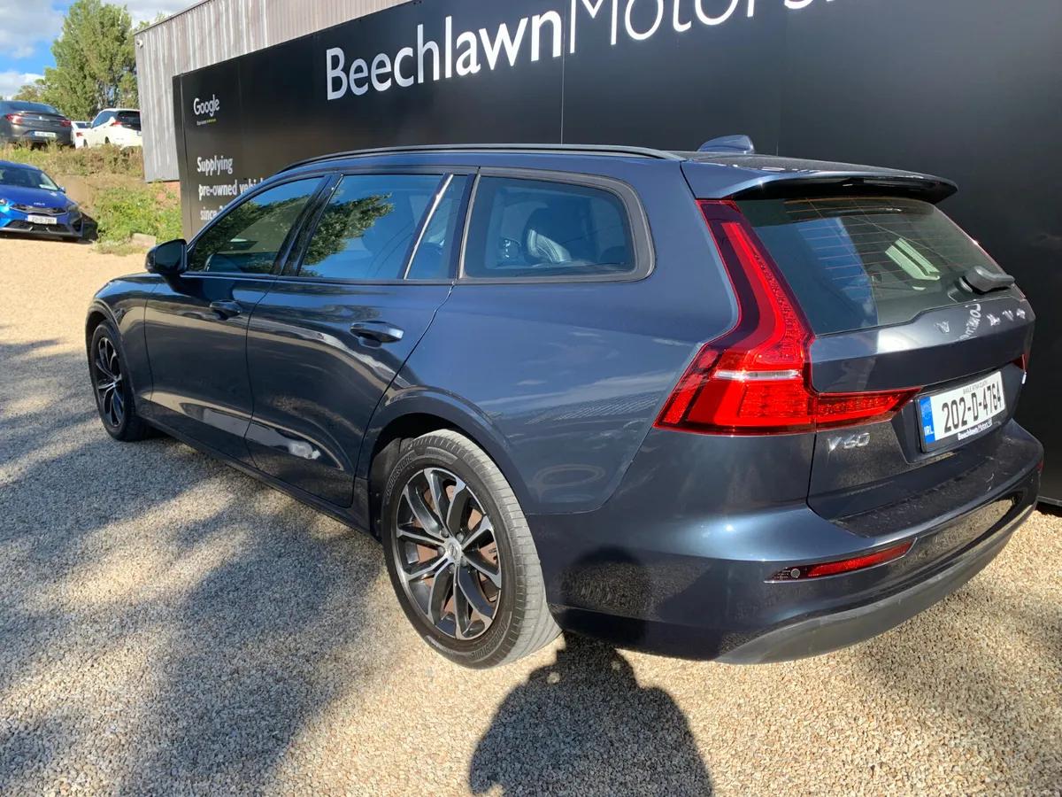 VOLVO V60 2.0 D3 MOMENTUM ESTATE - Image 6
