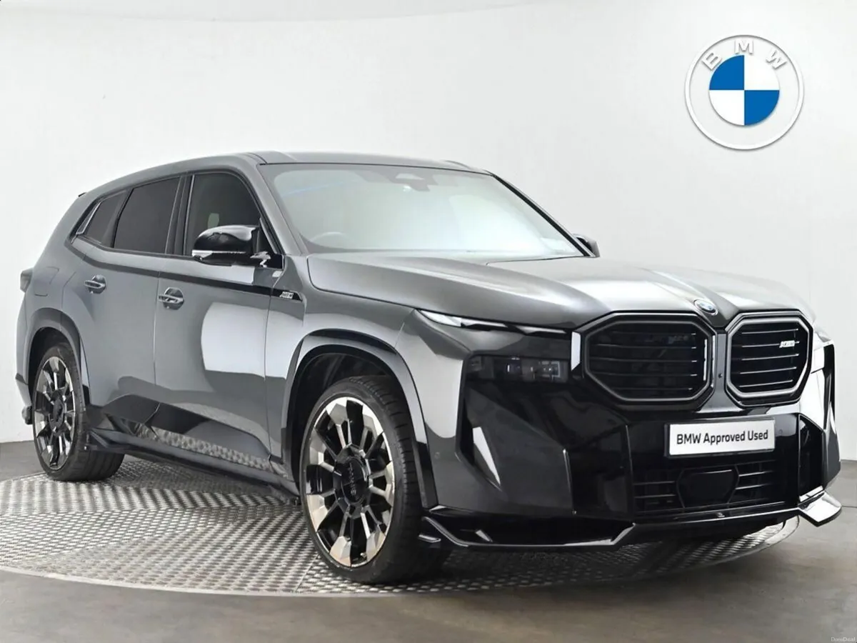 BMW XM 50e - Image 1