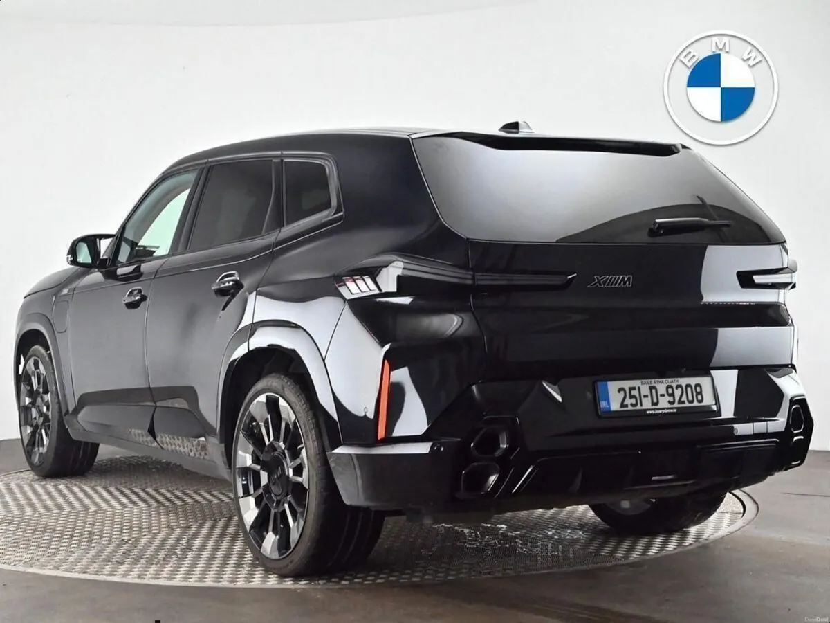 BMW XM 50e - Image 2
